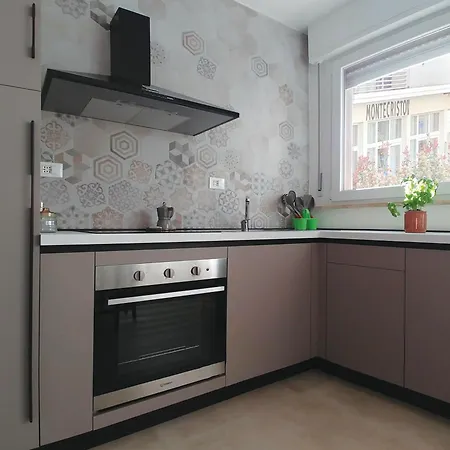 Apartament Loren's Follonica
